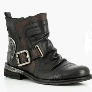 Black Leather Shoes with Striped Interior